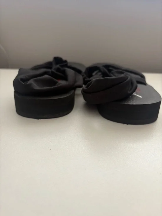 Skechers Black Yoga Foam Twist-Style Fabric Sandals - Picture 3 of 4